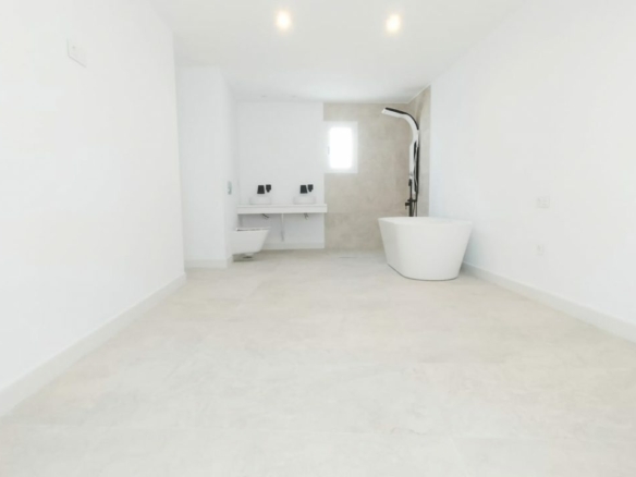 For Sale – Marbella town – 4B Penthouse – Sea Views  – Turnkey