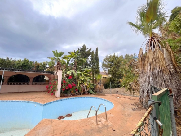 🏡 Exceptional Villa Renovation Opportunity in  Marbella