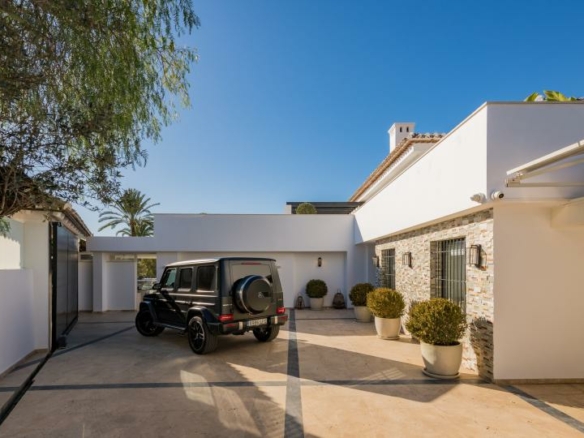 Reduced – For sale – Nueva Andalucía – 7B Villa 🏡 – 1st Line Golf -Turnkey