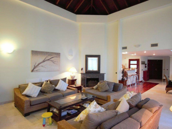 🏡 Luxury Bungalow in Puerto Banús for Long-Term Rent
