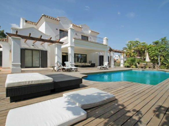 For  Rent 🏡 Luxurious  5B Villa on The Golden Mile 🏡  Gated – Near Beach