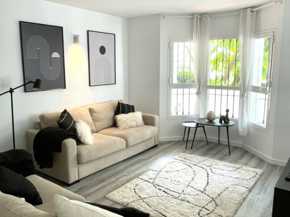 🏡 BEAUTIFULLY REFURBISHED 3-BED, 2-BATH GROUND FLOOR APARTMENT IN LOS NARANJOS, NUEVA ANDALUCÍA 🌅