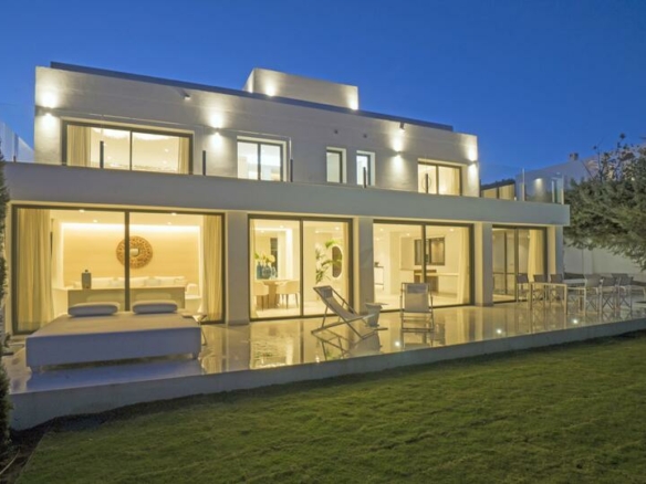 🏡 For Sale | Spectacular Renovated Villa in Nueva Andalucía