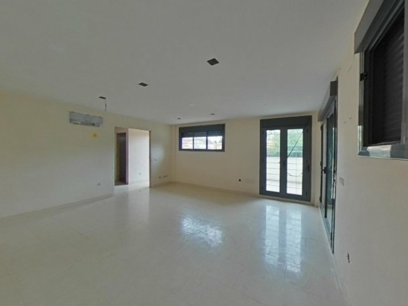 Bank Repo – Nueva Andalucia – 3B Townhouse with Garden