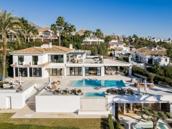 Reduced – For sale – Nueva Andalucía – 7B Villa 🏡 – 1st Line Golf -Turnkey