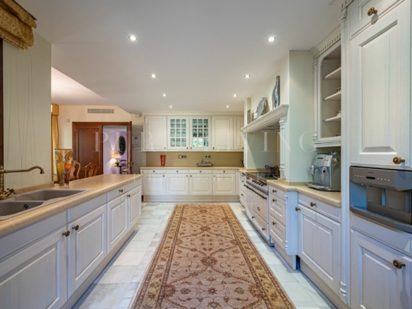 🏡 MEDITERRANEAN VILLA FOR SALE WITH LOTS OF CHARM NEAR  PUERTO BANUS