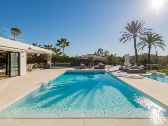 Reduced – For sale – Nueva Andalucía – 7B Villa 🏡 – 1st Line Golf -Turnkey