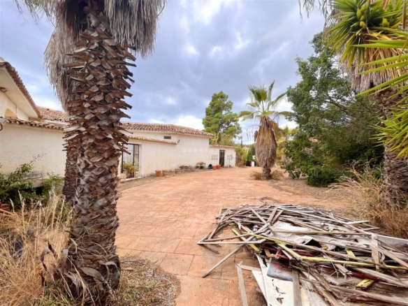 🏡 Exceptional Villa Renovation Opportunity in  Marbella