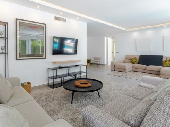 🏡 For Sale | Renovated Villa in Nueva Andalucía with Rental Potential 🌟