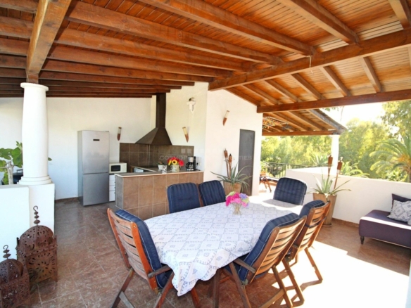 FOR SALE 🏡 CHARMING TOWNHOUSE ON THE FIRST LINE OF GOLF WITH SPECTACULAR VIEWS IN NUEVA ANDALUCÍA, MARBELLA 🌅