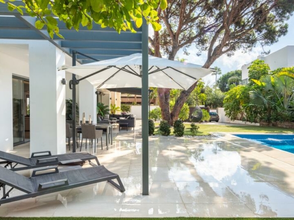 🌟 For Sale: Contemporary Beachside Villa on the Golden Mile! 🏡🌊
