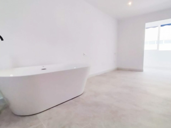 For Sale – Marbella town – 4B Penthouse – Sea Views  – Turnkey