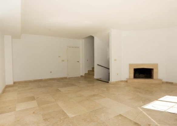 Bank Repo – Nueva Andalucia – 3B Townhouse with Garden