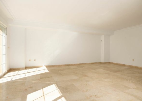 Bank Repo – Nueva Andalucia – 3B Townhouse with Garden