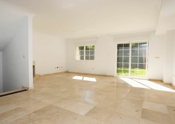 Bank Repo – Nueva Andalucia – 3B Townhouse with Garden