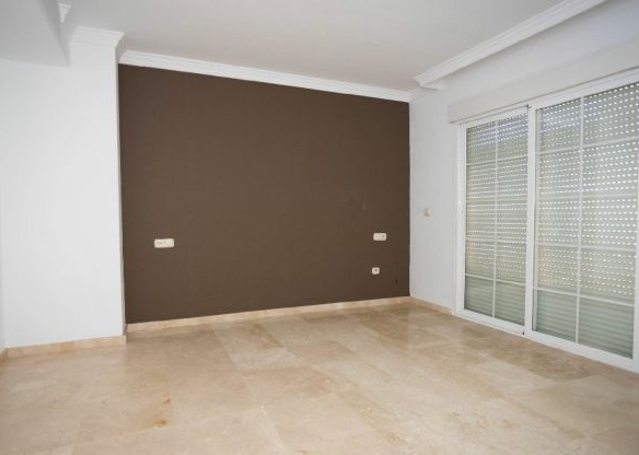 Bank Repo – Nueva Andalucia – 3B Townhouse with Garden