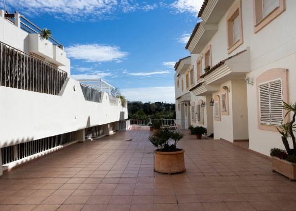 Bank Repo – Nueva Andalucia – 3B Townhouse with Garden
