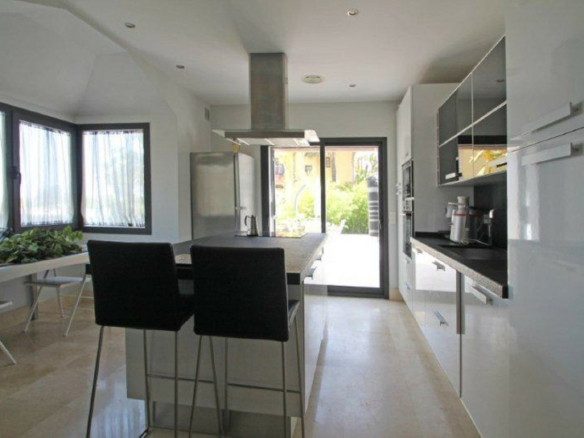 For  Rent 🏡 Luxurious  5B Villa on The Golden Mile 🏡  Gated – Near Beach