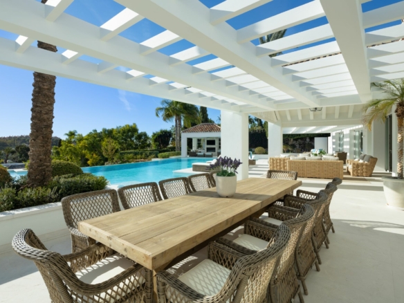 SOLD: Exclusive Retreat in La Cerquilla, Nueva Andalucia 🌅🏡🌺 Sea Views – Turnkey