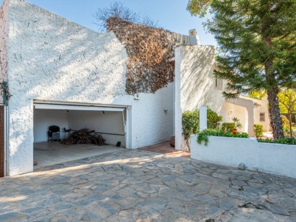 🏡 For Sale | Opportunity: Villa in Río Real Golf 🌅