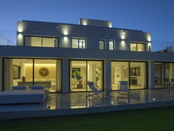 🏡 For Sale | Spectacular Renovated Villa in Nueva Andalucía