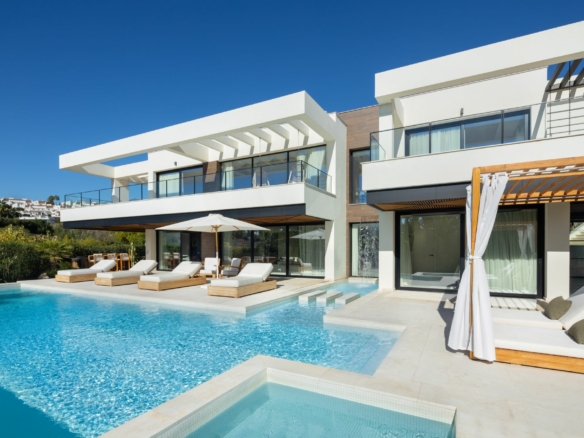 Nueva Andalucia – Modern 5B Villa -Turnkey