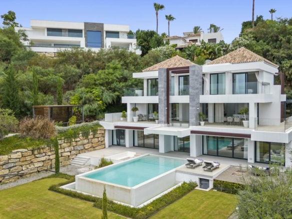 🏡 For Sale -Spectacular Contemporary Villa – La Alquería, Benahavís 🌅🏌️‍♂️