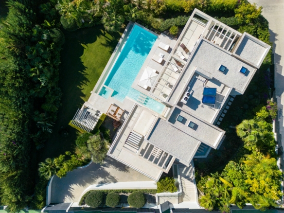Nueva Andalucia – Modern 5B Villa -Turnkey