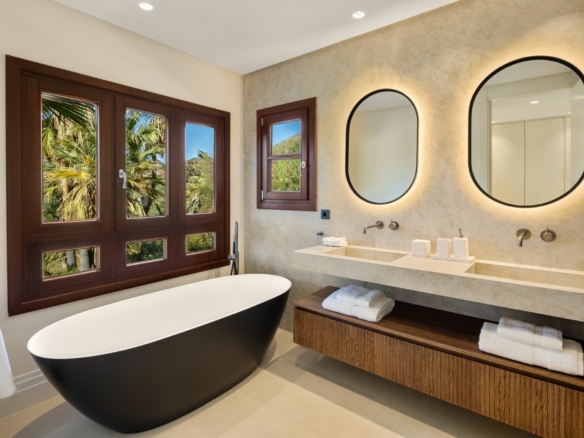 Turnkey 5-Bedroom Mediterranean House on Marbella’s Golden Mile: A Luxurious Retreat