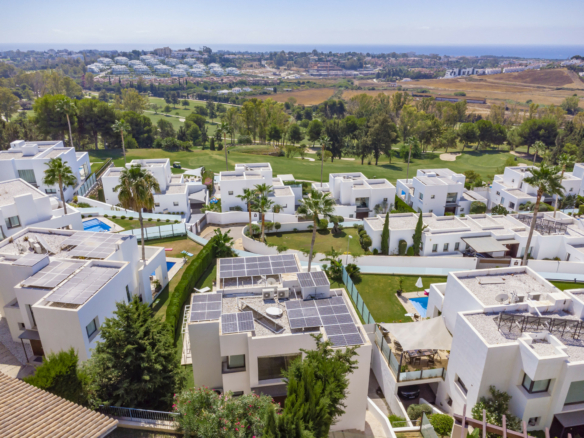 🏡 5B Villa For Sale – Gated -1st line Golf- ATALAYA GOLF, BENAHAVÍS!