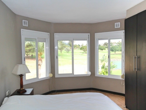 FOR SALE 🏡 CHARMING TOWNHOUSE ON THE FIRST LINE OF GOLF WITH SPECTACULAR VIEWS IN NUEVA ANDALUCÍA, MARBELLA 🌅