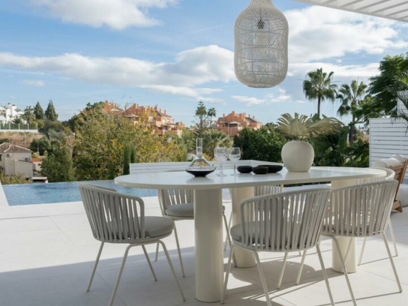 🏡 For Sale | Renovated Scandinavian Style Villa in Puerto Banús, Marbella 🌴
