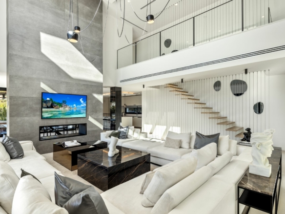 Nueva Andalucia – Modern 5B Villa -Turnkey