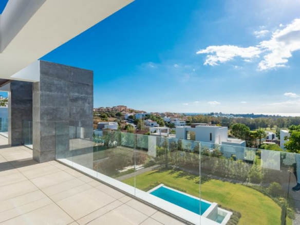 🏡 For Sale -Spectacular Contemporary Villa – La Alquería, Benahavís 🌅🏌️‍♂️