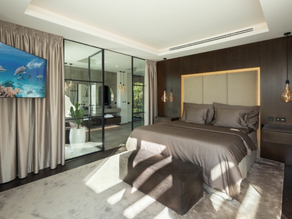 Nueva Andalucia – Modern 5B Villa -Turnkey