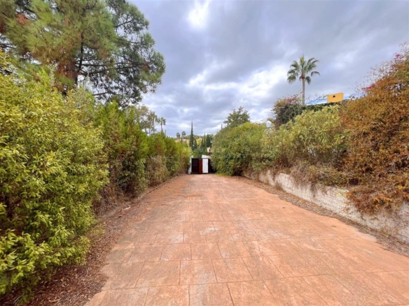 🏡 Exceptional Villa Renovation Opportunity in  Marbella