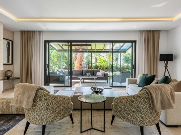 🌟 For Sale: Contemporary Beachside Villa on the Golden Mile! 🏡🌊
