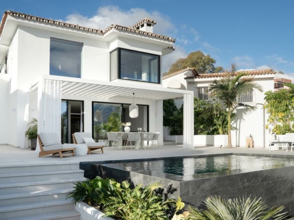 🏡 For Sale | Renovated Scandinavian Style Villa in Puerto Banús, Marbella 🌴