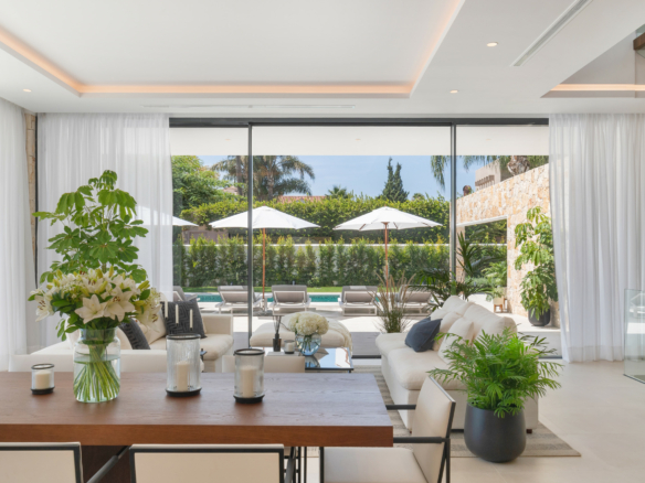 🏡 For Sale | Modern 6-Bedroom Villa in Cortijo Blanco Beach, Marbella – €3,795,000 🌴