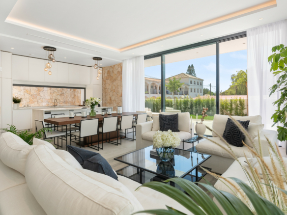 🏡 For Sale | Modern 6-Bedroom Villa in Cortijo Blanco Beach, Marbella – €3,795,000 🌴