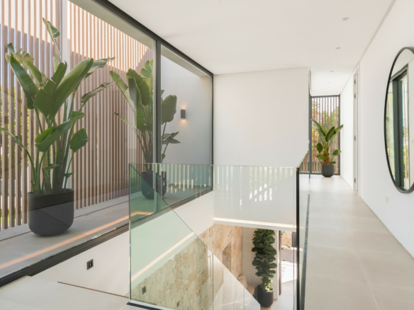 🏡 For Sale | Modern 6-Bedroom Villa in Cortijo Blanco Beach, Marbella – €3,795,000 🌴