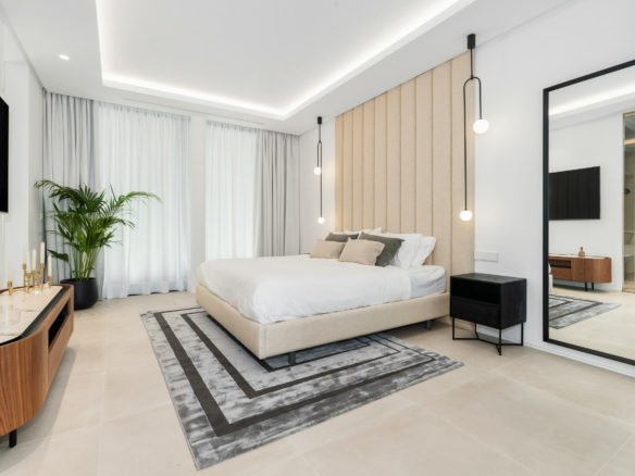 🏡 For Sale | Modern 6-Bedroom Villa in Cortijo Blanco Beach, Marbella – €3,795,000 🌴
