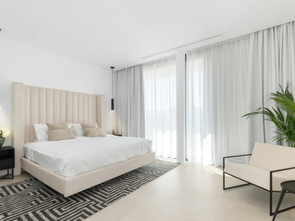 🏡 For Sale | Modern 6-Bedroom Villa in Cortijo Blanco Beach, Marbella – €3,795,000 🌴