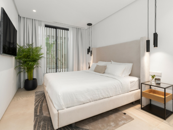 🏡 For Sale | Modern 6-Bedroom Villa in Cortijo Blanco Beach, Marbella – €3,795,000 🌴