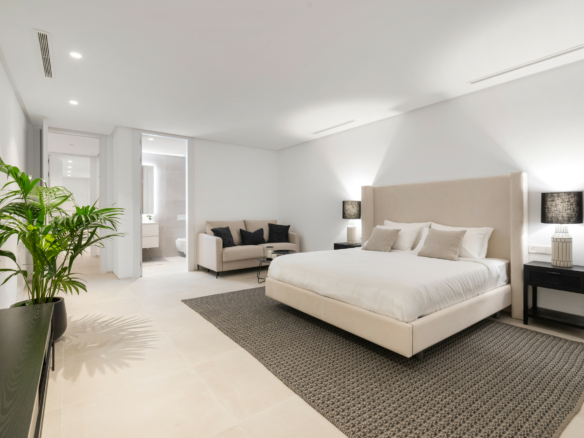 🏡 For Sale | Modern 6-Bedroom Villa in Cortijo Blanco Beach, Marbella – €3,795,000 🌴