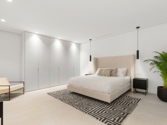 🏡 For Sale | Modern 6-Bedroom Villa in Cortijo Blanco Beach, Marbella – €3,795,000 🌴