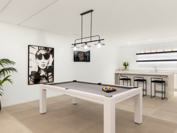 🏡 For Sale | Modern 6-Bedroom Villa in Cortijo Blanco Beach, Marbella – €3,795,000 🌴