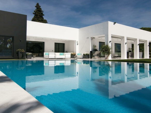 For sale 🏡 9B Modern Villa in Nueva Andalucía, Marbella 🌴
