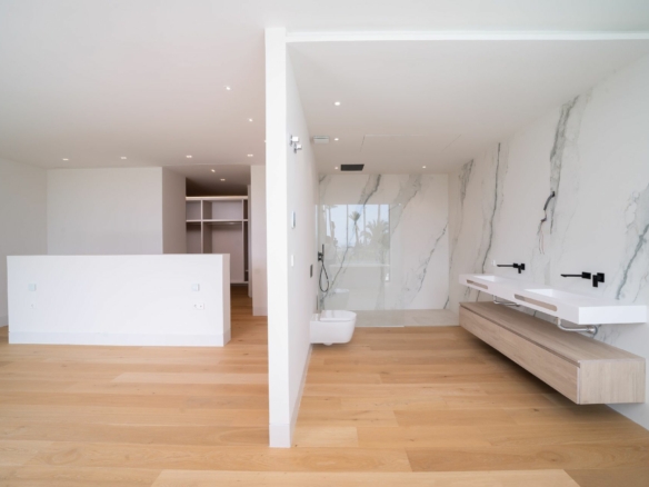 El Paraiso – Modern 4B Villa  – Near Golf