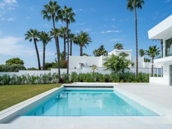El Paraiso – Modern 4B Villa  – Near Golf